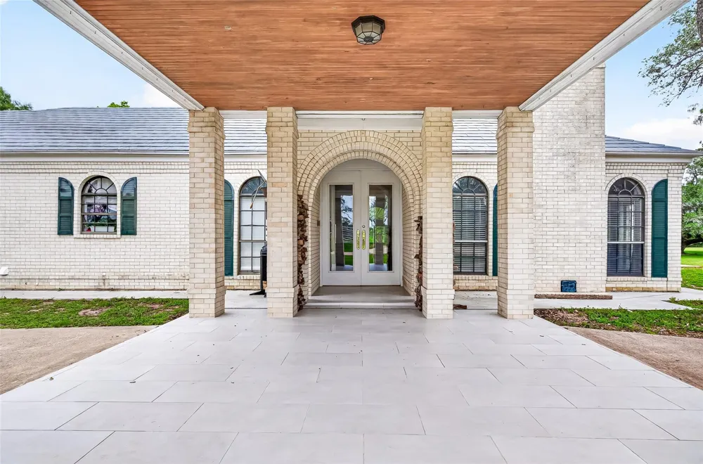 1218 Forest Oak Drive Altair, TX 77442