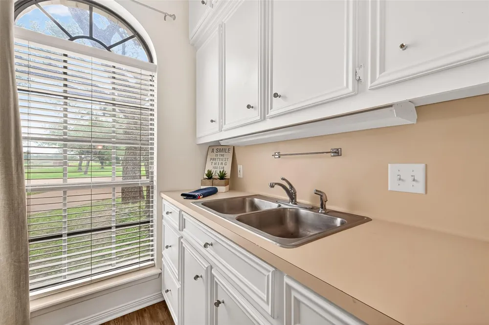1218 Forest Oak Drive Altair, TX 77442