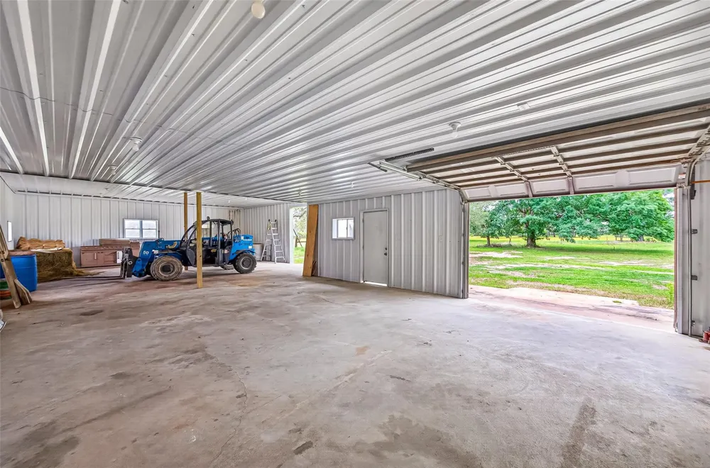 1218 Forest Oak Drive Altair, TX 77442
