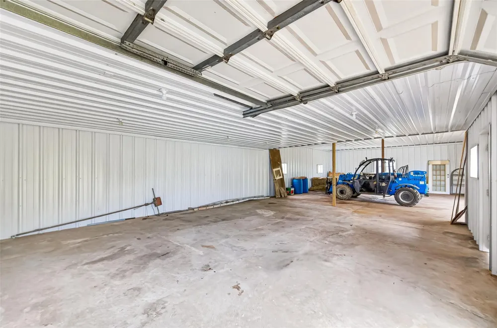 1218 Forest Oak Drive Altair, TX 77442