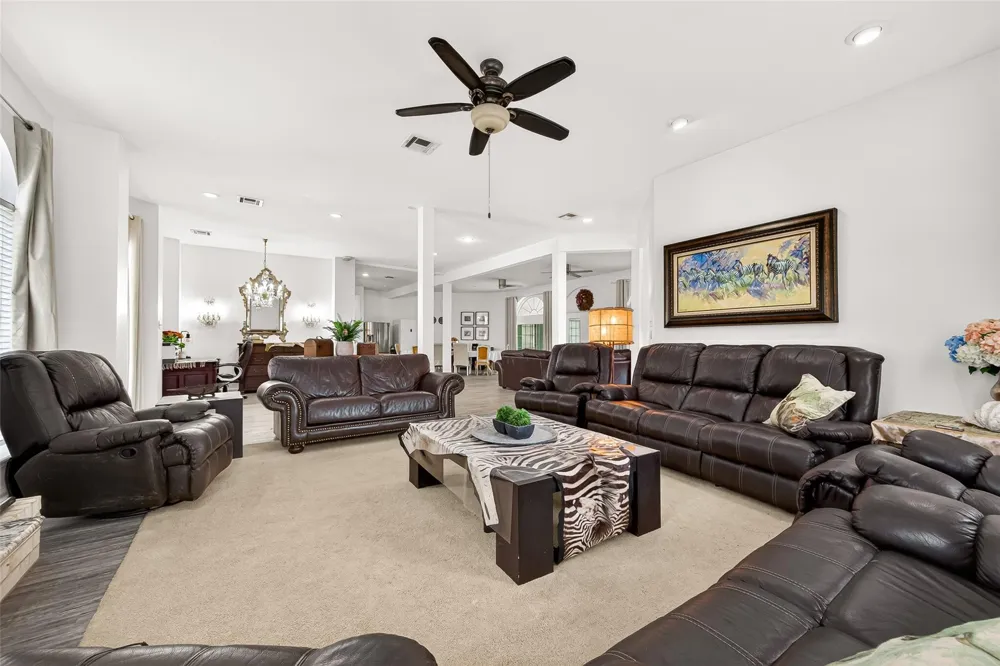 1218 Forest Oak Drive Altair, TX 77442