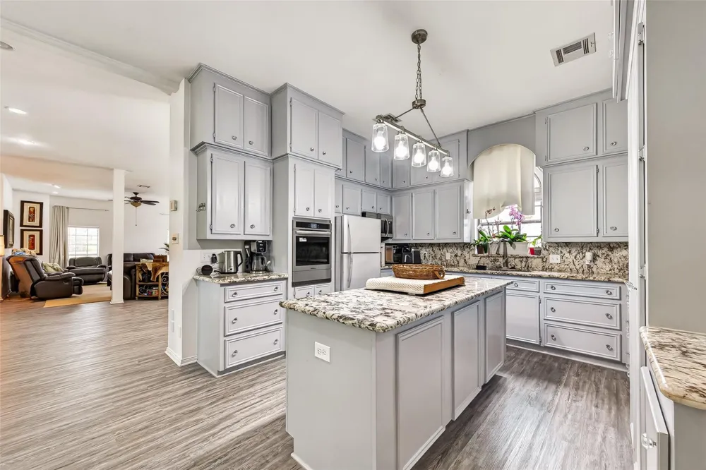 1218 Forest Oak Drive Altair, TX 77442