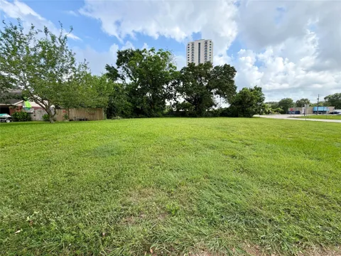 Shirleen Drive