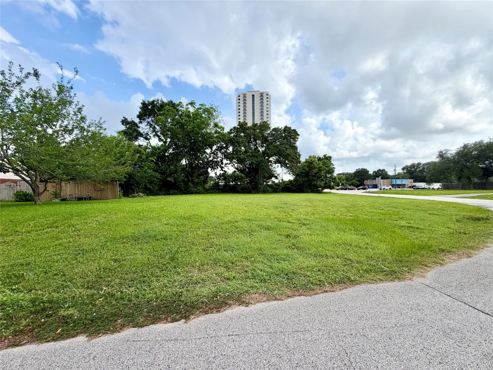 Shirleen Drive Pasadena, TX 77586