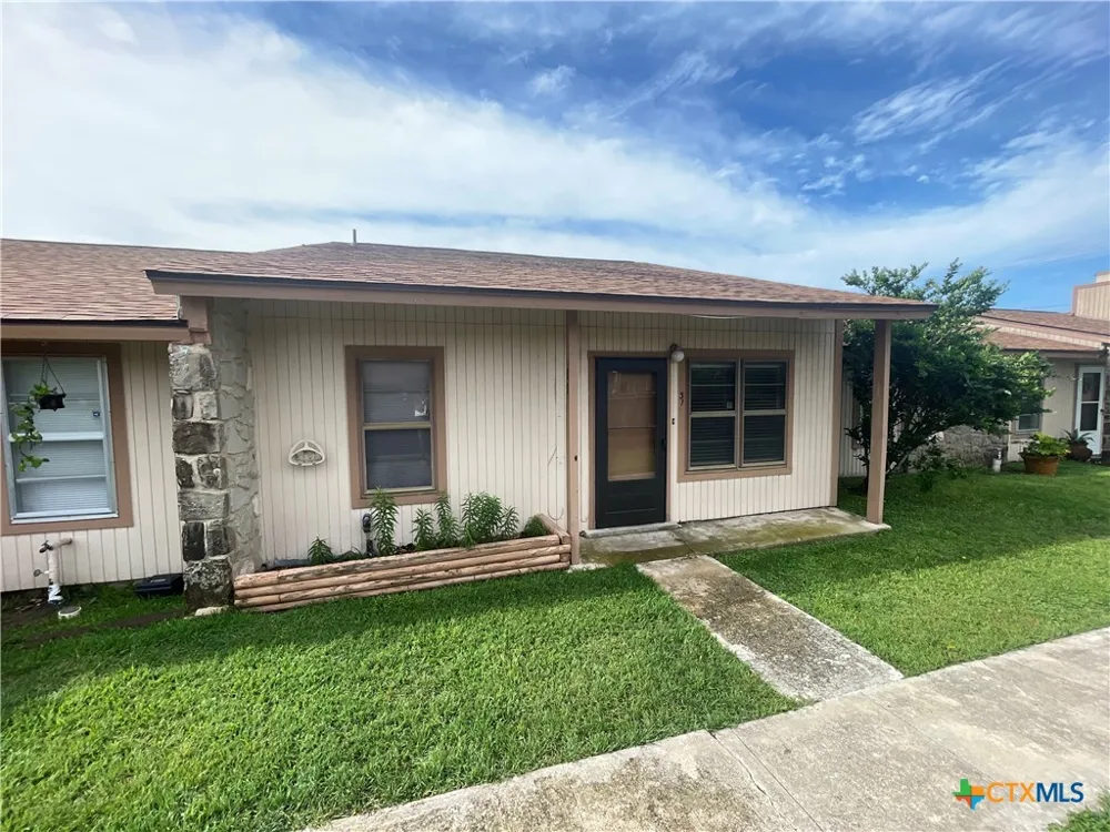 1051 Country Club Drive Seguin, TX 78155