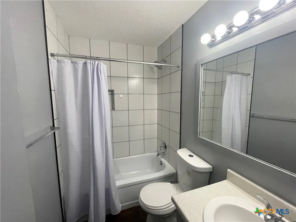 1051 Country Club Drive Seguin, TX 78155