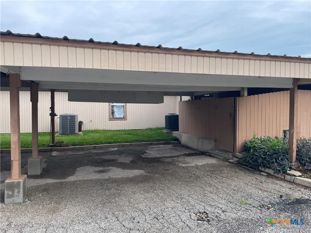 1051 Country Club Drive Seguin, TX 78155