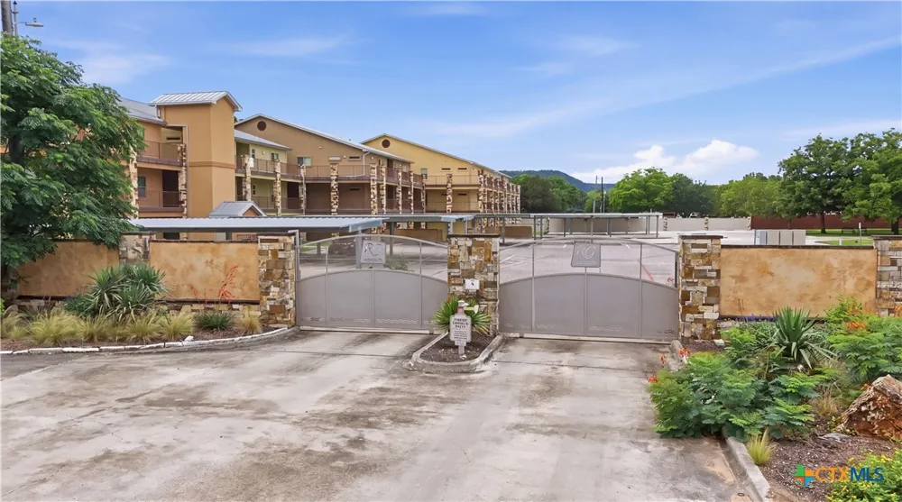 540 River Run #202 New Braunfels, TX 78132