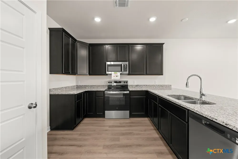 613 James Parker Circle Killeen, TX 76542