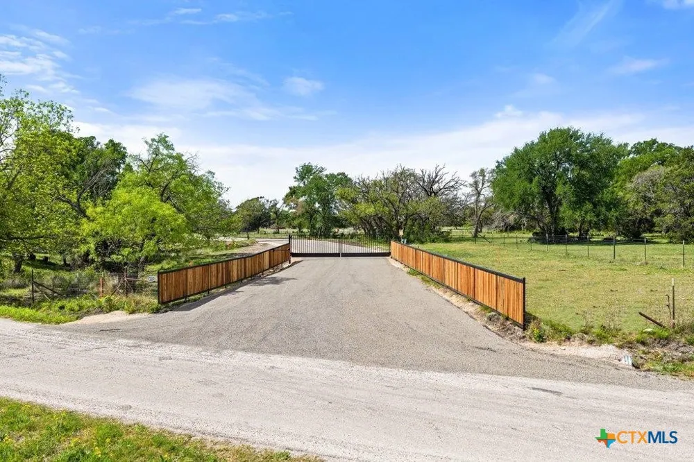 4772 County Road 340 Burnet, TX 78611