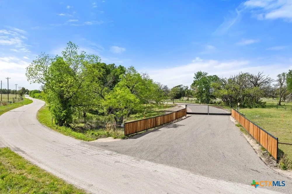 4772 County Road 340 Burnet, TX 78611
