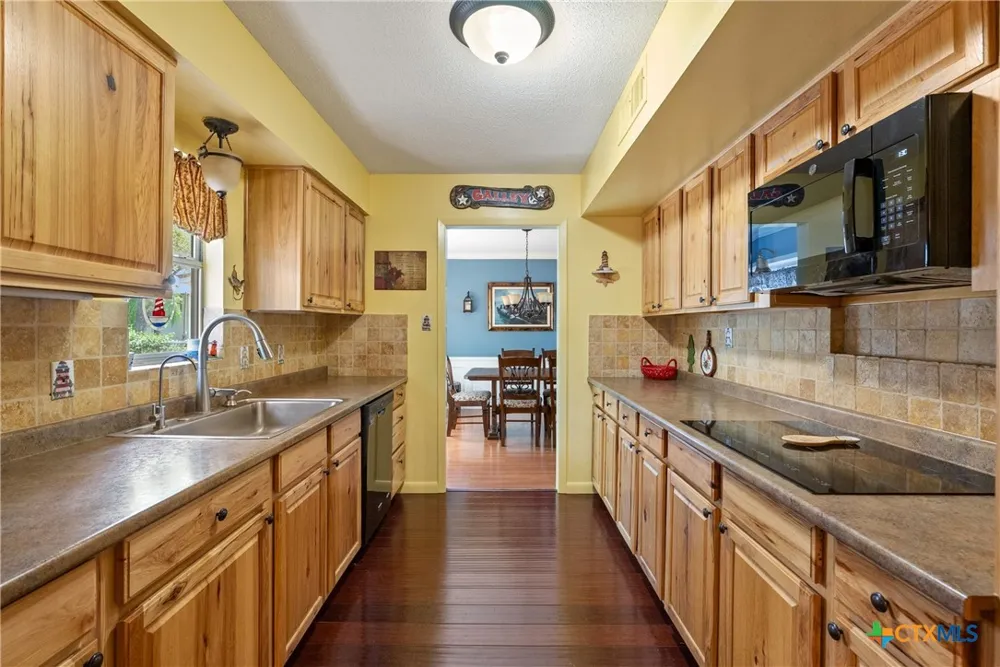 324 Granite Shoals Lane Sunrise Beach, TX 78643