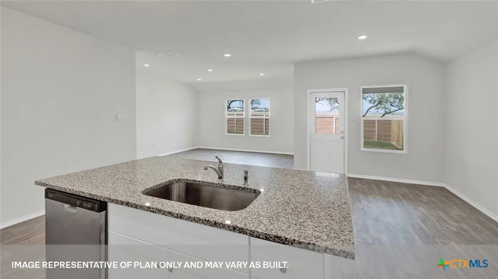 477 COTTONMOUTH LANE Seguin, TX 78155