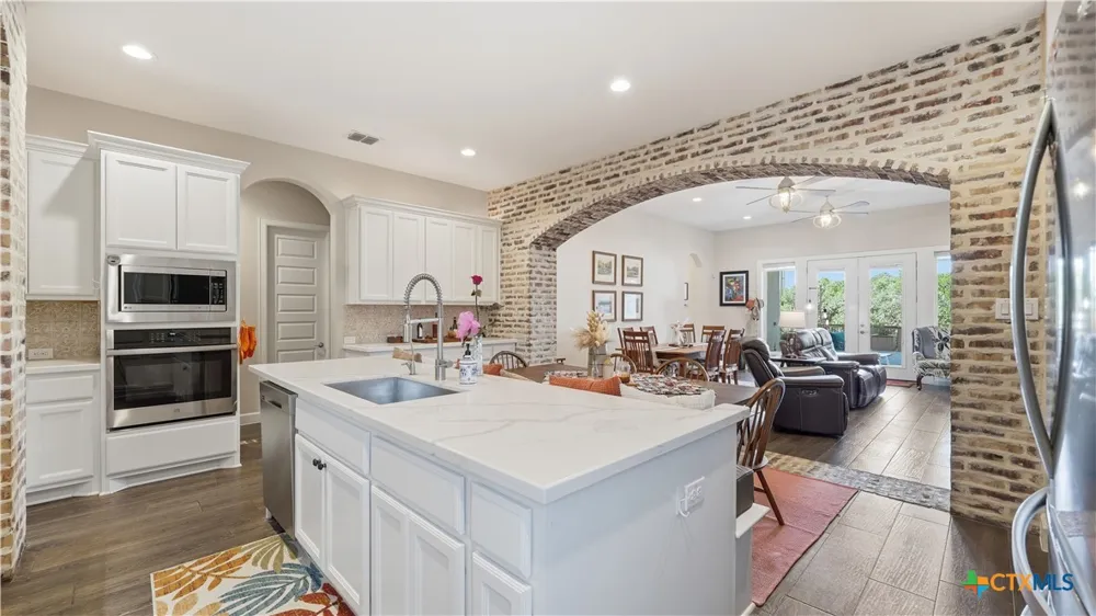 210 Jeff Vaughn Blanco, TX 78606