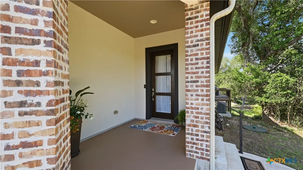 210 Jeff Vaughn Blanco, TX 78606