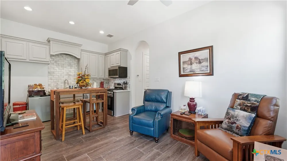 210 Jeff Vaughn Blanco, TX 78606