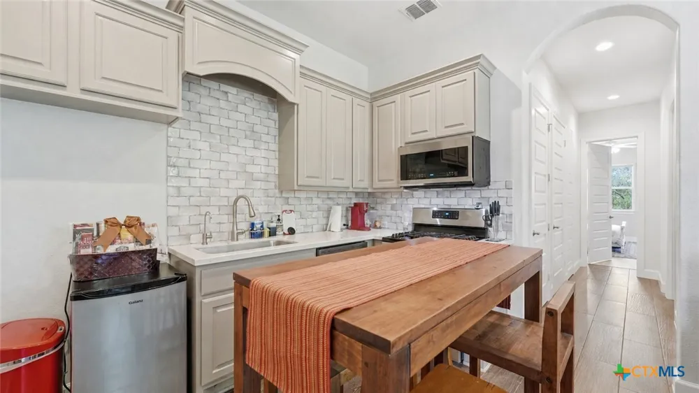 210 Jeff Vaughn Blanco, TX 78606