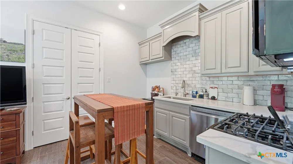 210 Jeff Vaughn Blanco, TX 78606