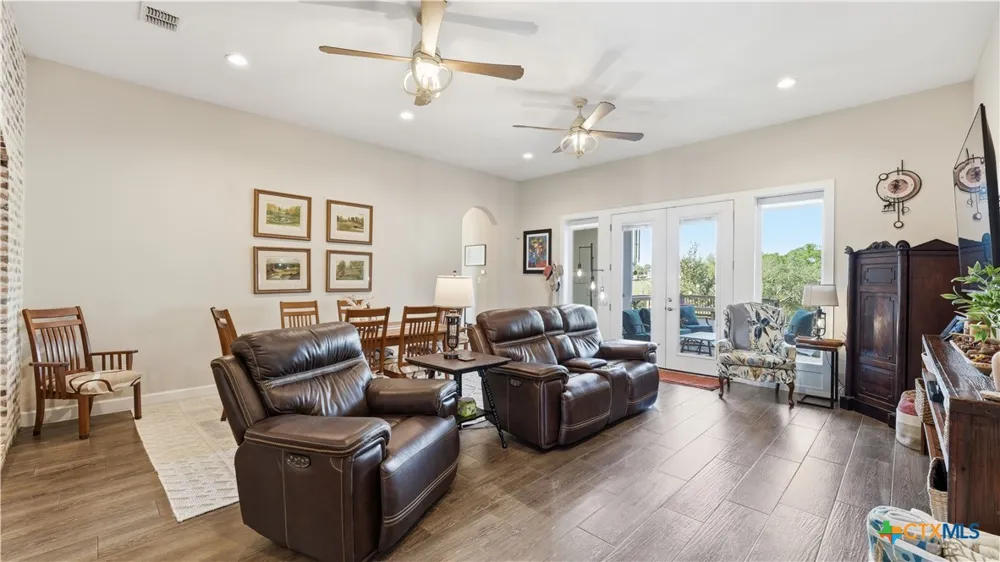 210 Jeff Vaughn Blanco, TX 78606