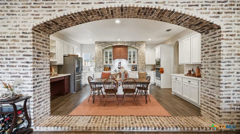 210 Jeff Vaughn Blanco, TX 78606