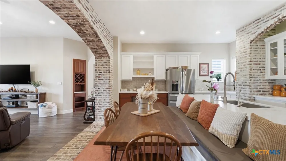 210 Jeff Vaughn Blanco, TX 78606