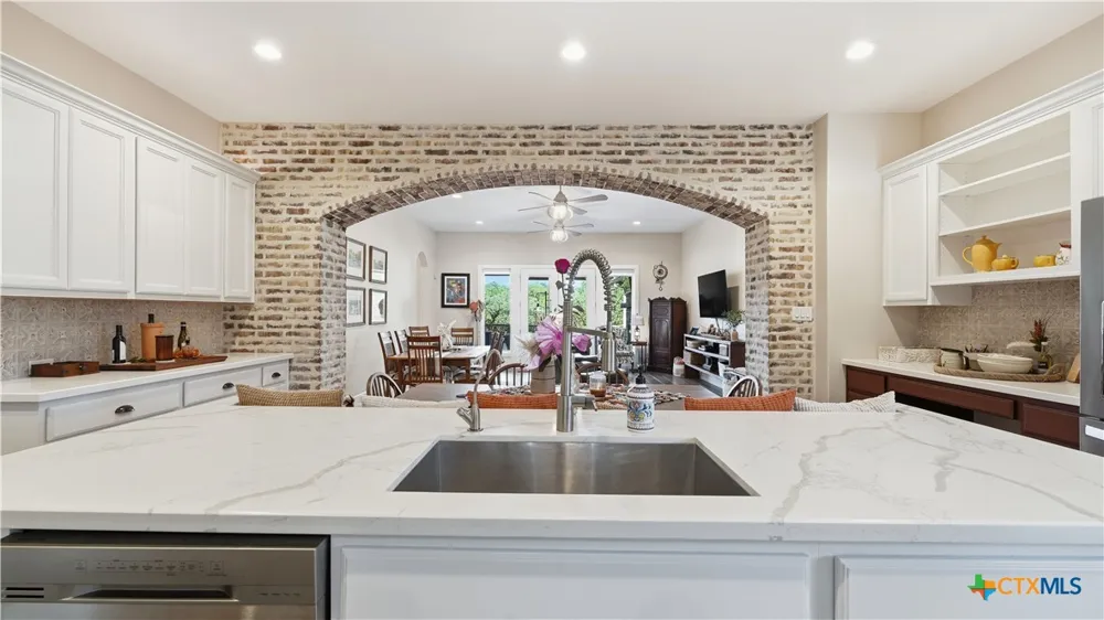 210 Jeff Vaughn Blanco, TX 78606