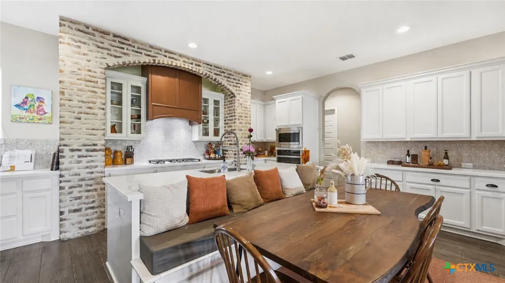 210 Jeff Vaughn Blanco, TX 78606