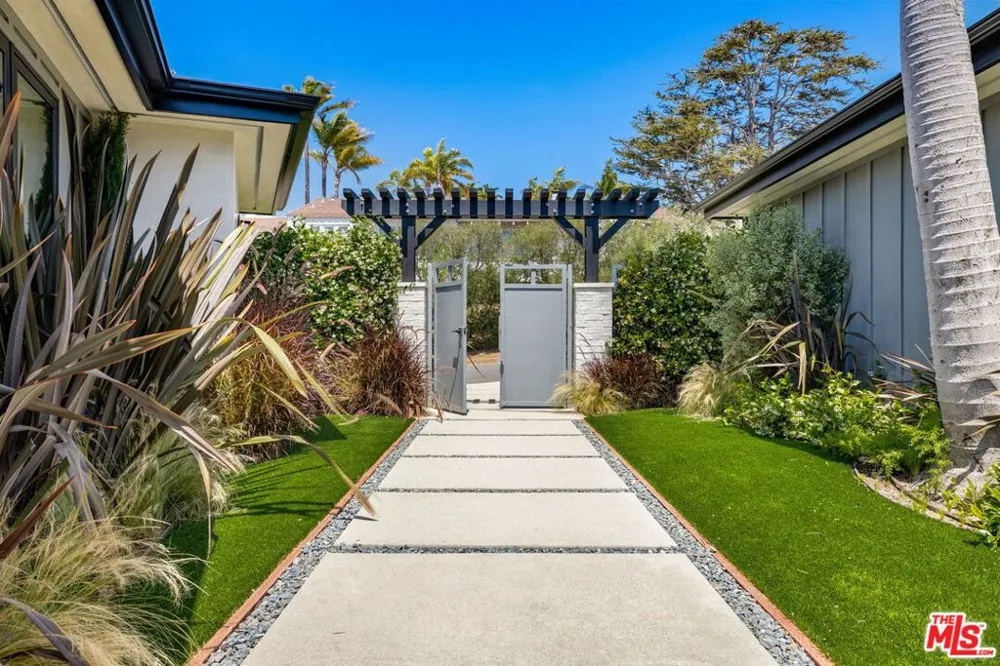17810 Sabbiadoro Way Pacific Palisades, CA 90272