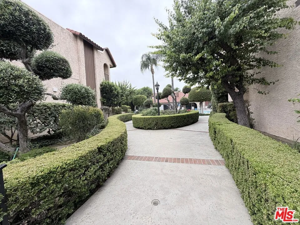 1711 Grismer Avenue #63 Burbank, CA 91504
