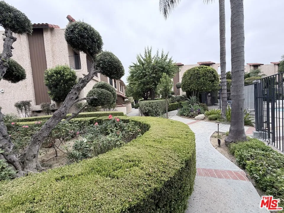 1711 Grismer Avenue #63 Burbank, CA 91504