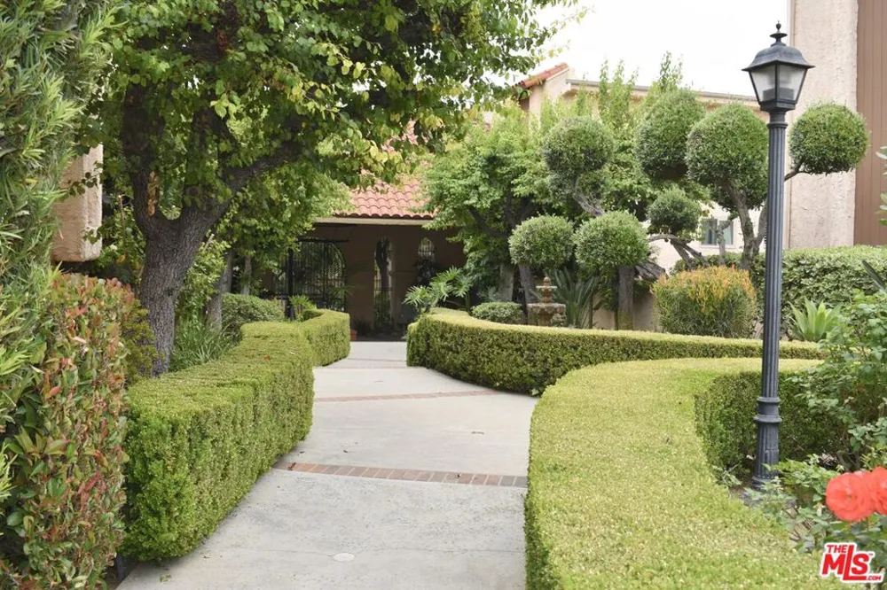 1711 Grismer Avenue #63 Burbank, CA 91504