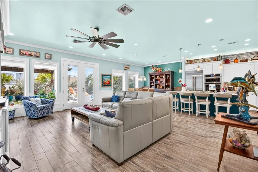616 Shoreline Circle Port Aransas, TX 78373
