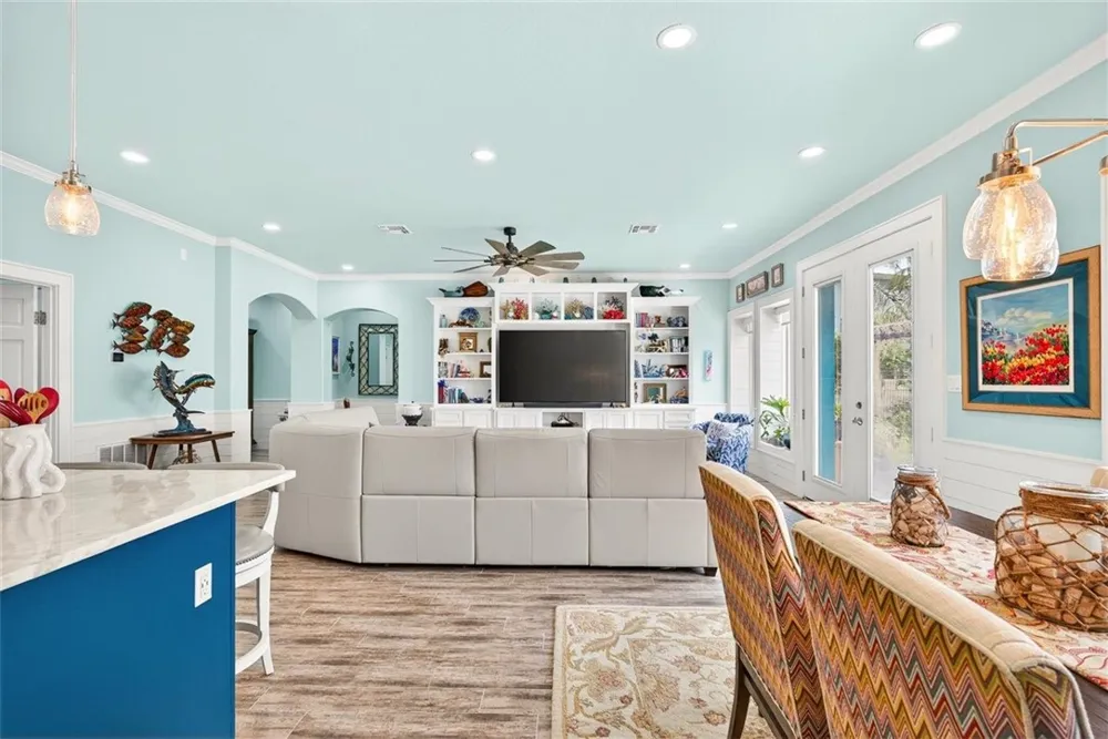 616 Shoreline Circle Port Aransas, TX 78373