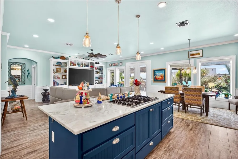 616 Shoreline Circle Port Aransas, TX 78373