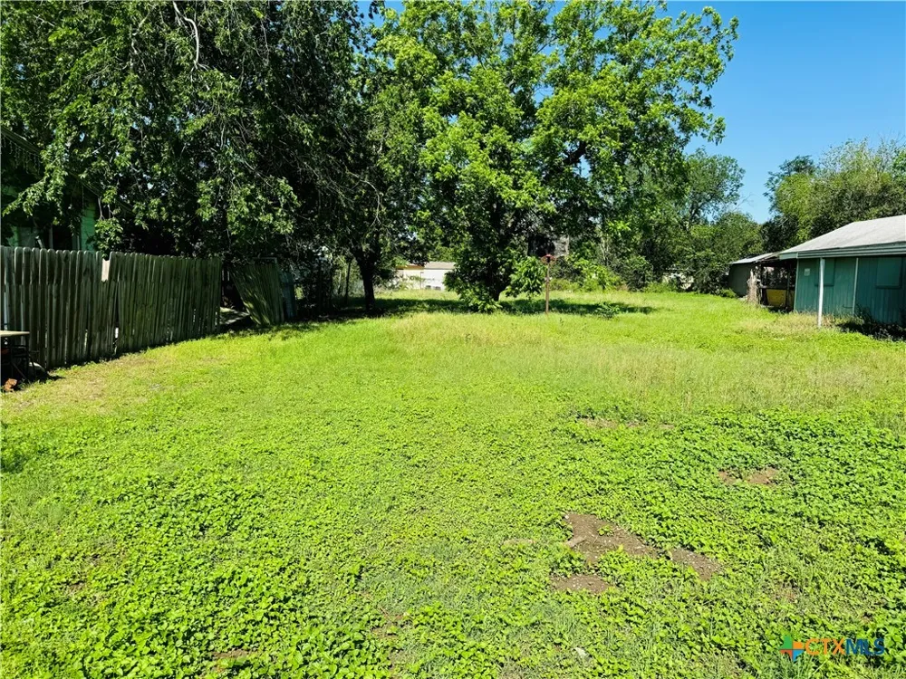 320 Clay Street Seguin, TX 78155