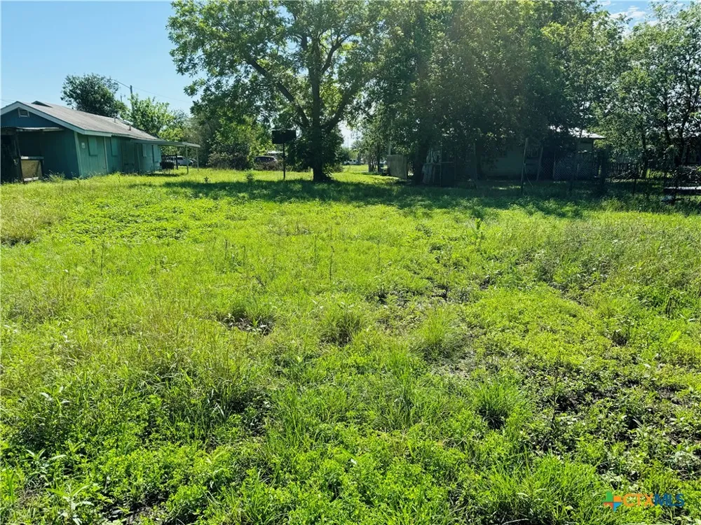 320 Clay Street Seguin, TX 78155