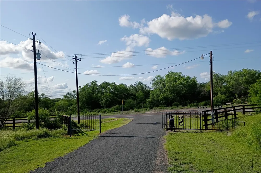 108 SWINNEY SWITCH Mathis, TX 78368