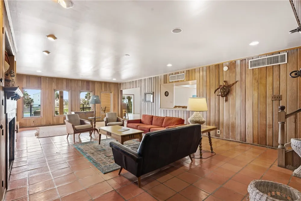 400 S 12th Street Port Aransas, TX 78373