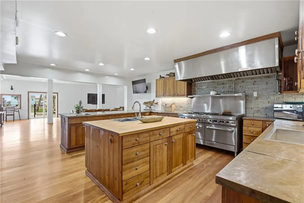 400 S 12th Street Port Aransas, TX 78373