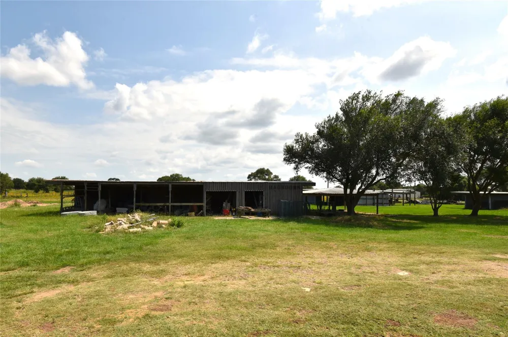 13337 Us Highway 90a E Hallettsville, TX 77964