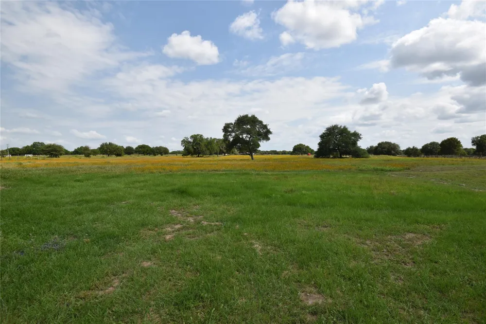 13337 Us Highway 90a E Hallettsville, TX 77964