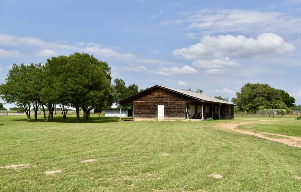 13337 Us Highway 90a E Hallettsville, TX 77964