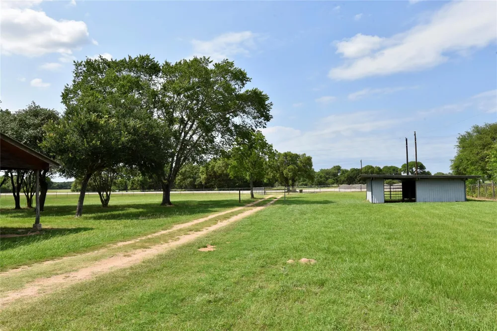 13337 Us Highway 90a E Hallettsville, TX 77964