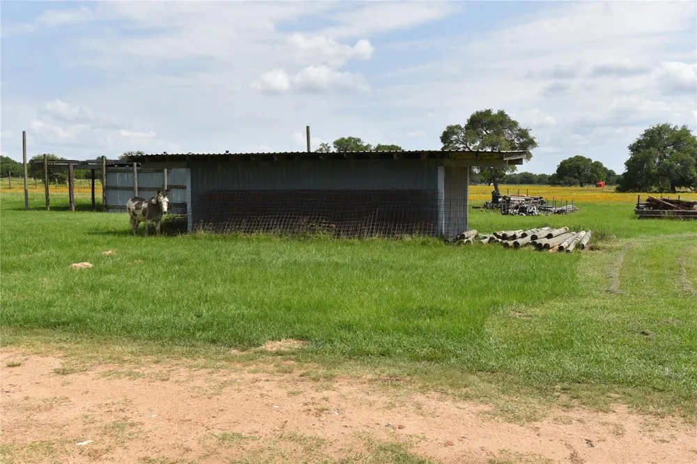 13337 Us Highway 90a E Hallettsville, TX 77964