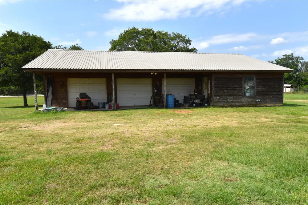 13337 Us Highway 90a E Hallettsville, TX 77964