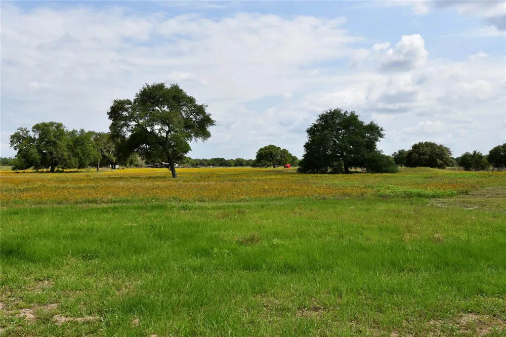 13337 Us Highway 90a E Hallettsville, TX 77964