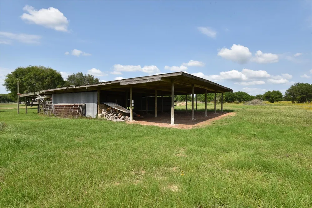 13337 Us Highway 90a E Hallettsville, TX 77964