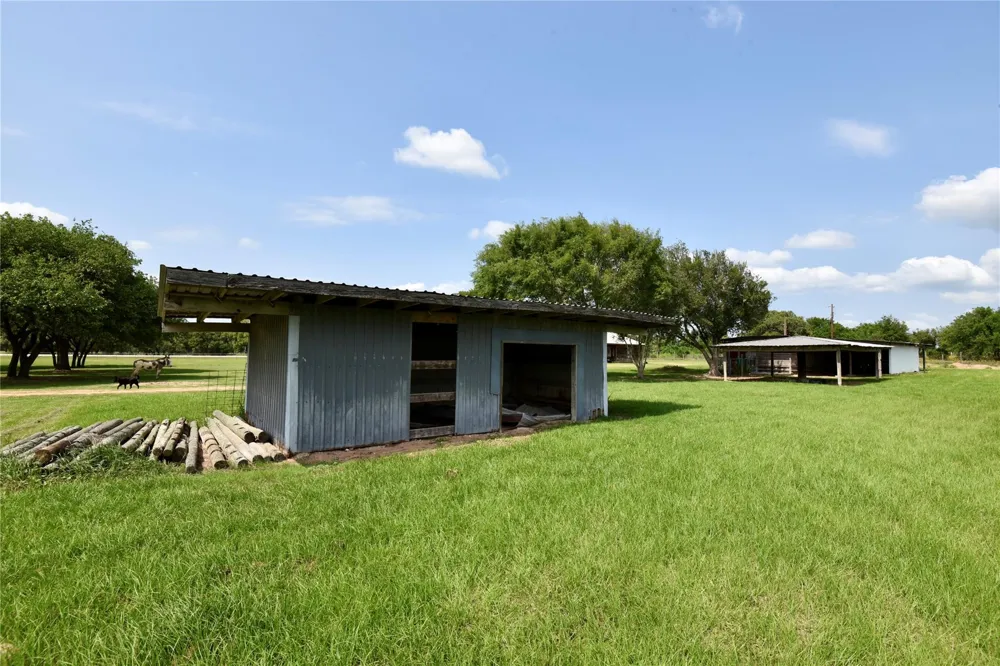 13337 Us Highway 90a E Hallettsville, TX 77964