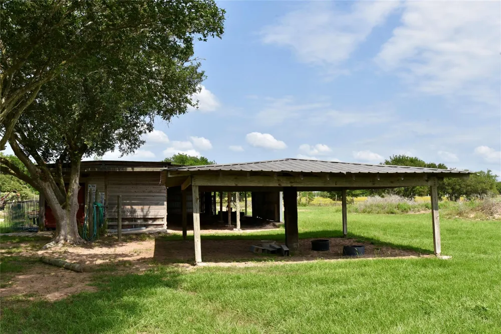 13337 Us Highway 90a E Hallettsville, TX 77964