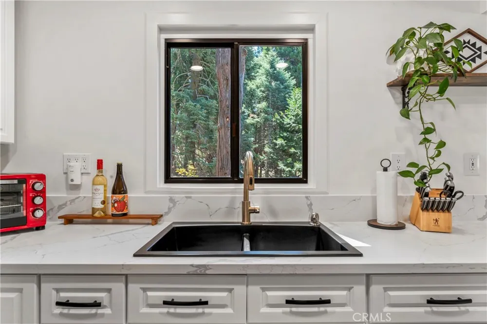 899 Blueridge Drive Lake Arrowhead, CA 92385